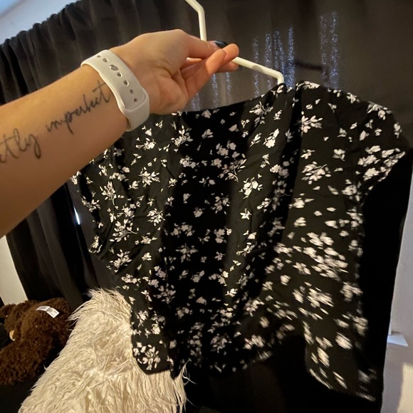 Tons of clothes! Doing a closet clean out, everything I’m selling for cheap! - Picture 5 of 14